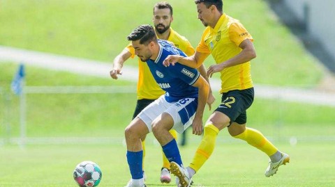 奥地利集训营的蓝白对决：回顾沙尔克04小胜阿里斯