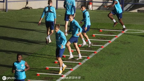 蓝军重整旗鼓：沙尔克04在危机中的沉默备战