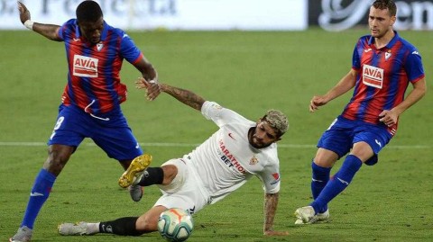 塞维利亚险胜埃瓦尔，奥坎波斯一战封神