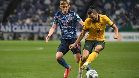 绝境重生，埼玉之夜：日本队补时乌龙绝杀澳大利亚，保留世界杯直通希望