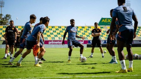 红魔海外苦练迎劲敌 青春面孔点亮塞浦路斯艳阳天