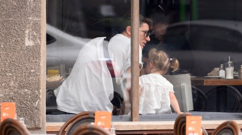 莱万的多面人生：从绿茵杀手到温柔奶爸的完美转身