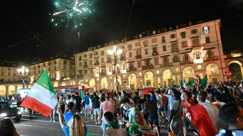 蓝衣军团凯旋，都灵城彻夜无眠：重温2021年盛夏那场属于意大利的蓝色狂想曲