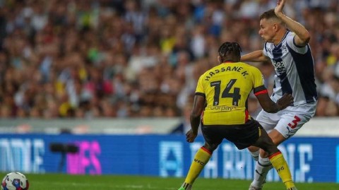 山楂球场激战落幕，灯笼裤与大黄蜂握手言和