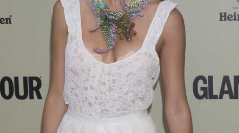 巴萨传奇普约尔与艺术家瓦内萨：从球场铁卫到山居岁月的人生新章