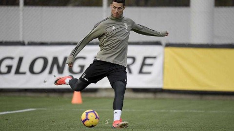 尤文图斯剑指十三连胜 C罗寒冬训练燃爆都灵城