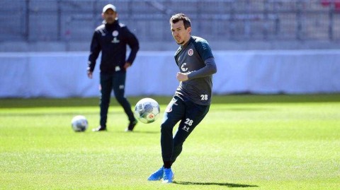 疫情寒流中的足球热浪：圣保利队逆势合练，钢铁意志照亮德乙赛场