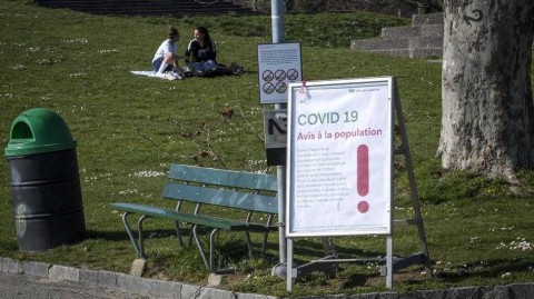 春寒料峭下的日内瓦湖：疫情封控前夜，瑞士民众的“最后自由”