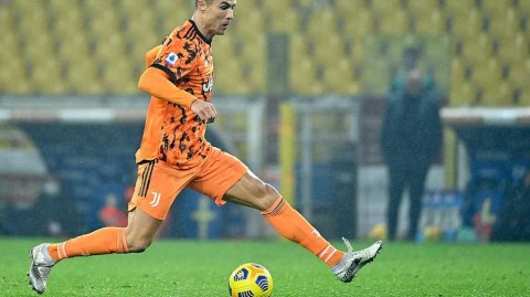 意甲焦点：C罗空中漫步独中两元，尤文图斯客场四球大胜帕尔马