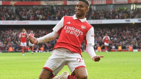 枪手主场五球横扫森林 奇兵闪耀重返榜首