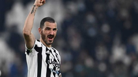 斑马军团的守护者博努奇达成三百胜传奇里程碑