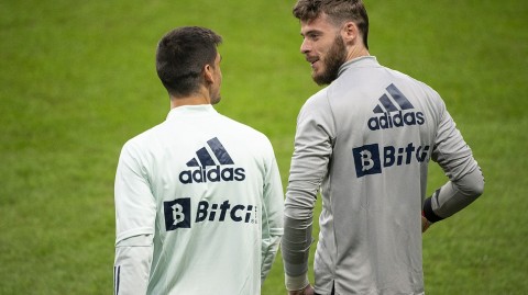 老大风范！阿尔巴训练场“演讲”引围观，西班牙静待北欧海盗