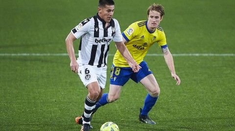 西甲激战：加的斯与莱万特上演进球大战，平局收场