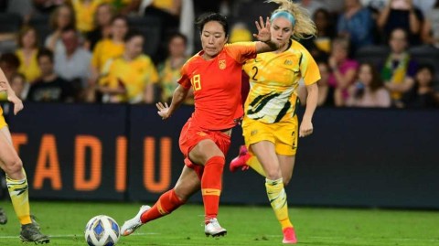 玫瑰绽放英伦，唐佳丽身披热刺九号战袍开启留洋新篇章