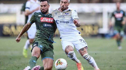 维罗纳主场夜空下的失落 那不勒斯用两记头球照亮胜利之路