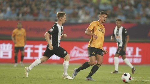 南京夏夜英超盛宴：狼队四球大胜纽卡，登东克尔串联闪耀亚洲杯