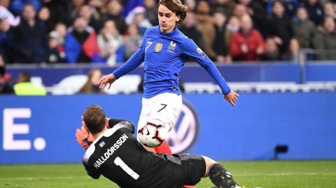 法兰西之夜的华丽舞步：姆巴佩双响炮，高卢雄鸡四球大破冰原战士