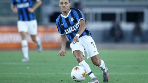 流浪者的重生：桑切斯在国际米兰的救赎与蓝黑岁月