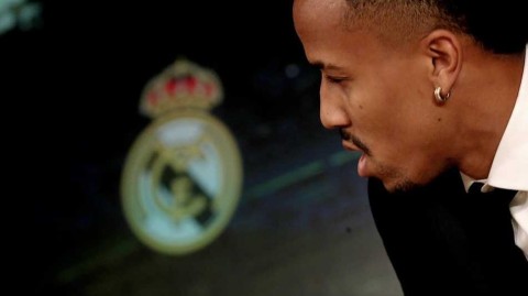 米利唐亮相仪式突感眩晕，皇马新星球场首秀被迫中断