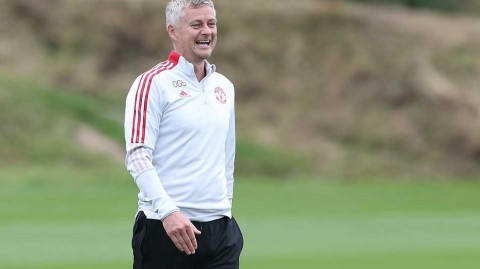 曼联全队欢声笑语备战 索尔斯克亚面露喜悦展望新赛季