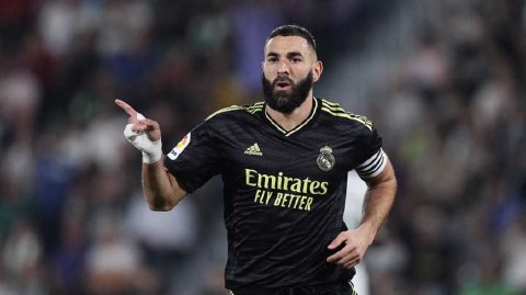 皇家马德里主场轻取埃尔切 巴尔韦德远程发炮本泽马点射定乾坤