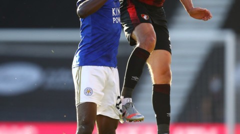 英超惊魂夜伯恩茅斯四球逆转莱斯特城，瓦尔迪进球徒劳瑟云聚染红