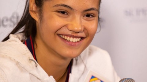 艾玛·拉杜卡努伦敦表演赛笑容绽放 美网冠军备战新赛季心态从容