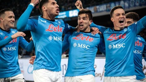 意甲焦点战闪电击破与终场绝杀 那不勒斯主场力擒罗马