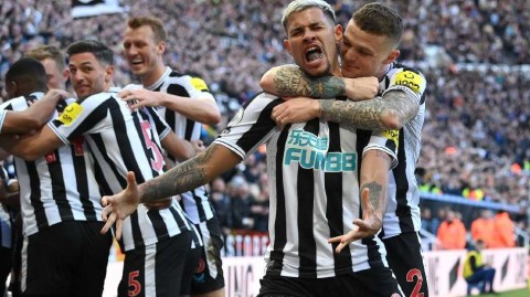 红魔折戟圣詹姆斯公园 喜鹊双翼振翅擒敌