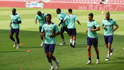 埃因霍温挥汗备战欧冠联赛资格赛，全力出击加拉塔萨雷