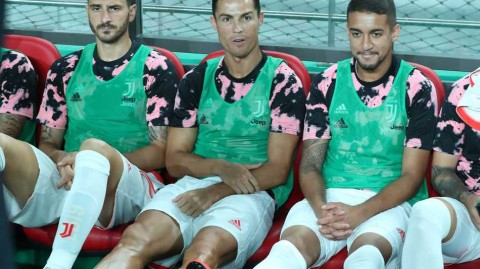 替补席上的巨星与场上的模仿秀：一场充满话题的韩意对决