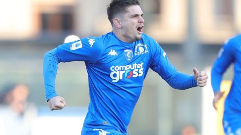 蓝军主场激战都灵 意甲赛场平分秋色