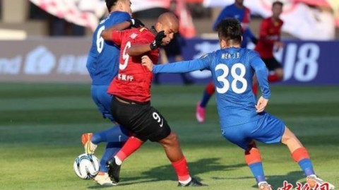 贾德松第82分钟世界波制胜，山东泰山1-0力克上海海港加冕双冠王