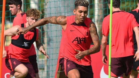 红军迪拜集训备战英超关键战役