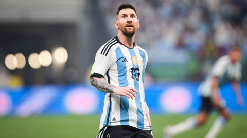 81秒创造历史！38岁梅西梅开二度引爆丹佛，新帅首秀3-2绝杀科罗拉多