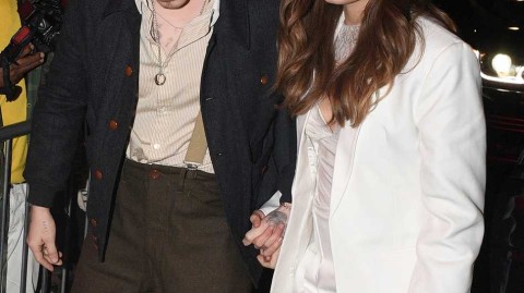 布鲁克林携超模新欢亮相母亲时装秀，贝克汉姆全家出动为贝嫂捧场