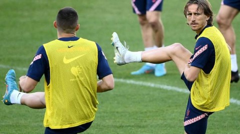 绿茵战火重燃 格子军团严阵以待迎战高卢雄鸡