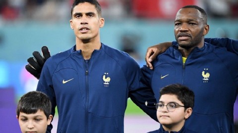 蓝衣传奇告别法兰西 瓦拉内十年国脚生涯的荣耀与抉择