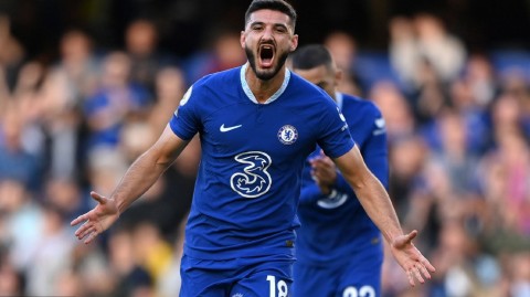 蓝狮主场三球完胜狼队，波特麾下青春风暴席卷斯坦福桥