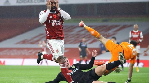 枪手噩梦夜：萨卡苦涩乌龙，沃特金斯双响炮，维拉三球攻陷酋长球场