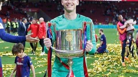 巴塞罗那替补门神告别诺坎普，低价投奔蝙蝠军团引发热议