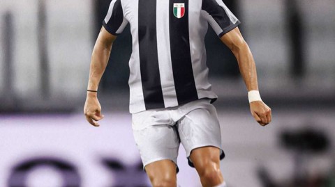 时光倒影：当足坛巨星披上复古战袍，经典瞬间的奇妙碰撞