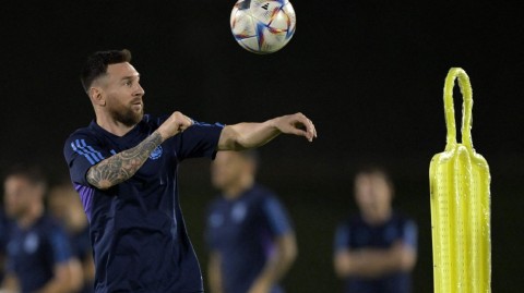 蓝白军团逆境重生记