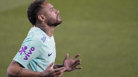 桑巴军团卡塔尔首训记：更衣室鼓乐喧天 训练场严阵以待