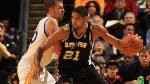 NBA经典时刻：邓肯背身单打致胜，回顾传奇巨星高光表现