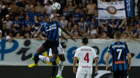 蓝黑对决风云起 红黑军团绝境扳平