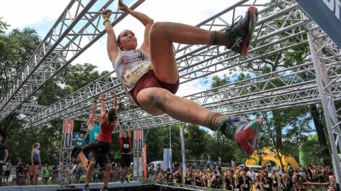 极限挑战与城市狂欢：格拉茨障碍赛的汗水与荣耀