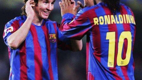 艺术足球大师的经典助攻：一次传递，一次永恒的魔法