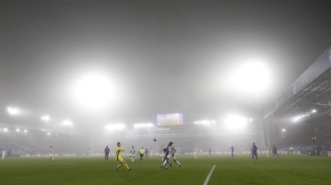 英超赛场大雾笼罩宛若仙境 塞尔赫斯特公园见证红魔憾平