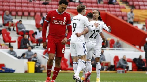 沸腾安菲尔德！萨拉赫帽子戏法+绝杀，利物浦连遭升班马三次暴击终险胜